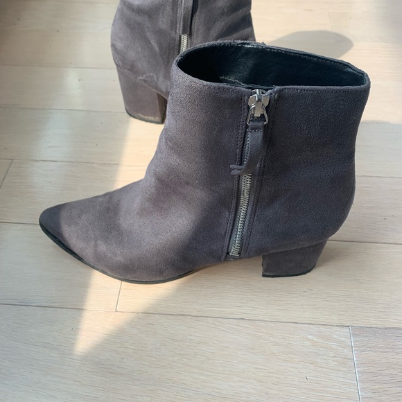 Grey suede heeled ankle booties - Picture 4 of 7